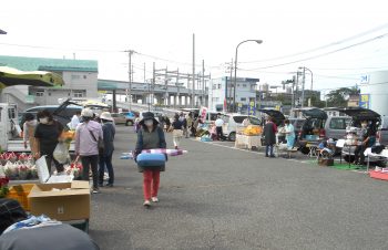 軽トラ朝市風景